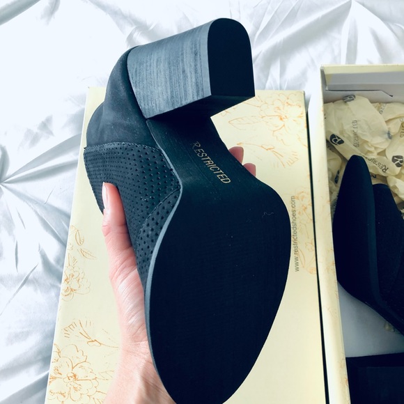 BNIB Peep-Toe Booties - Picture 4 of 8